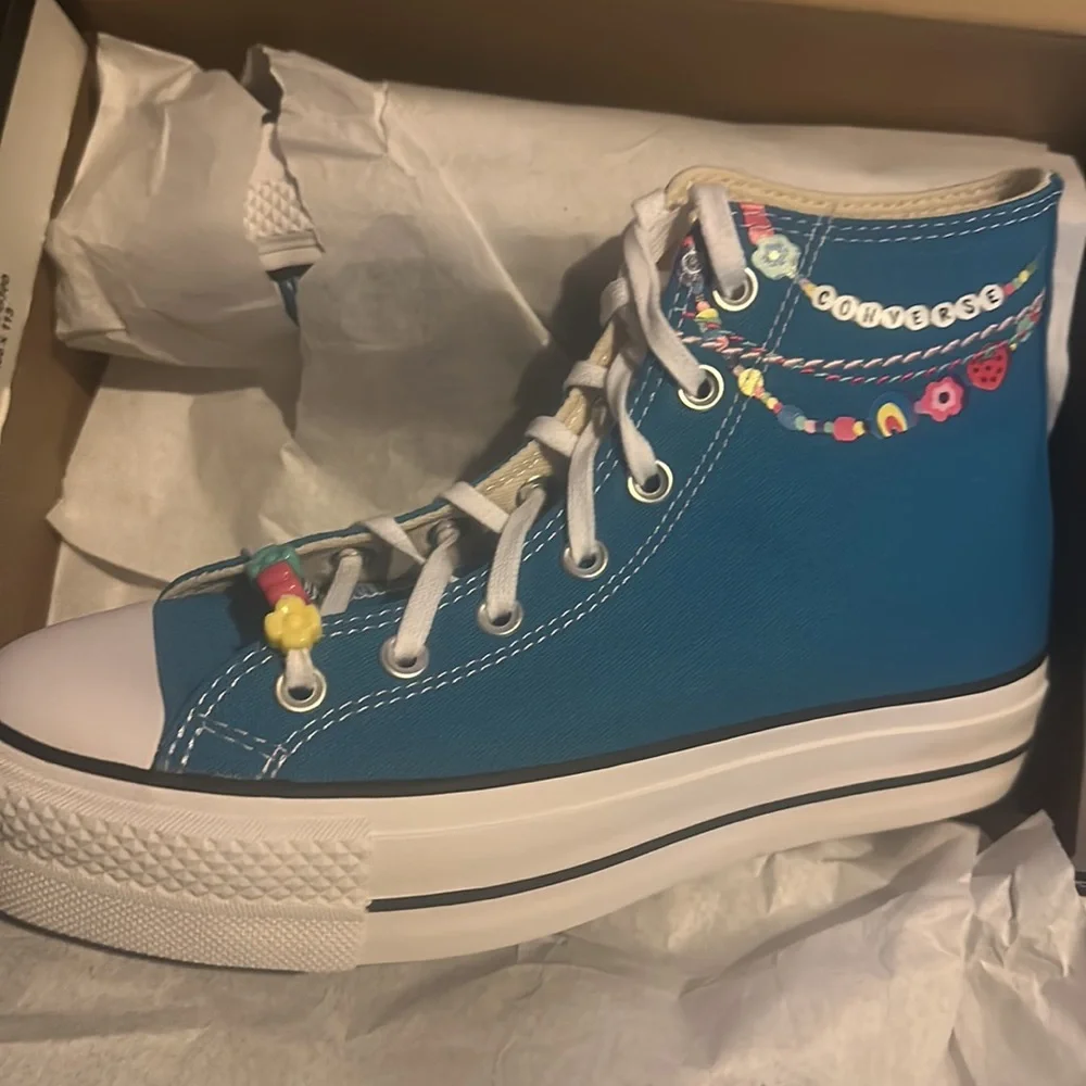 NWT Converse Chuck Taylor All Star Lift Platform Embroidered Bracelet